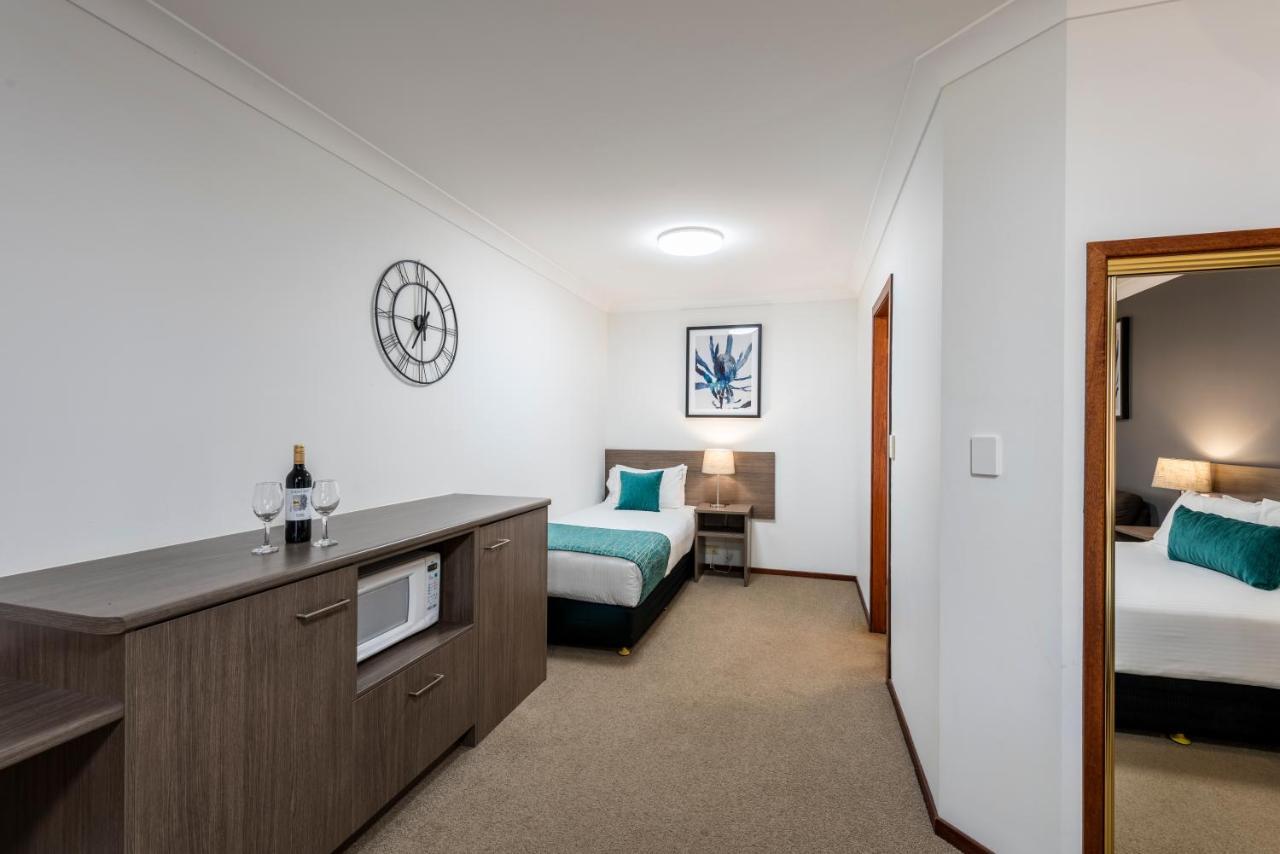 Best Western Plus Ambassador Orange Bagian luar foto